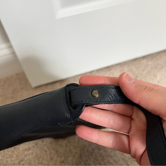 Etienne Aigner Original VINTAGE Navy Blue Leather Crossbody Bag - Picture 13 of 16